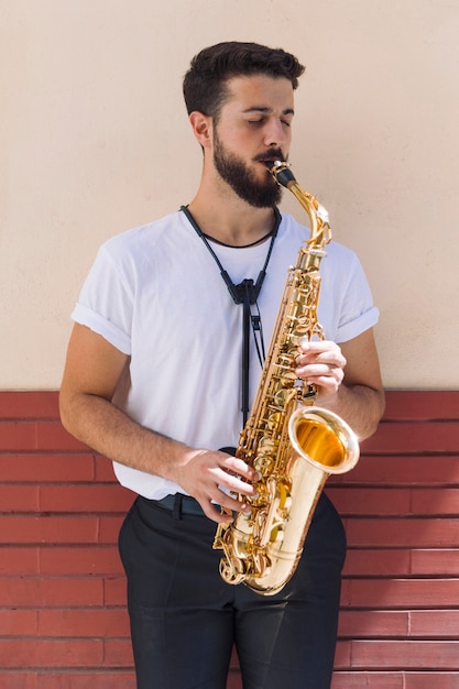 Essential Guide to Choosing Your First Beginner alto Saxophone