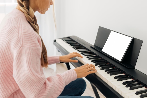 Enhancing Piano Learning with Innovative Teaching Software